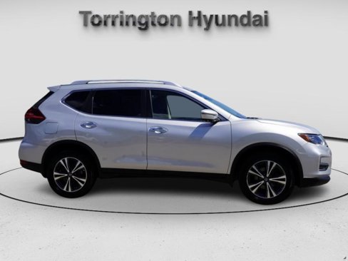 Used 2019 Nissan Rogue SV w/ Sun & Sound Touring Package image 8