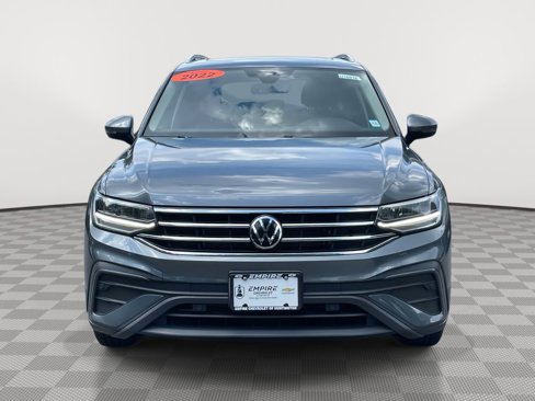 Used 2022 Volkswagen Tiguan SE image 2