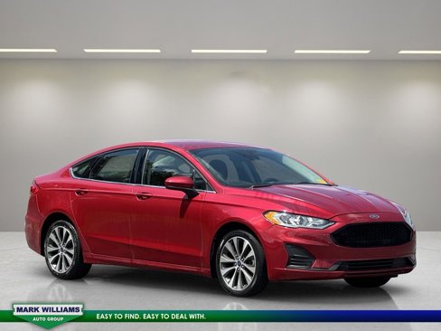 Used 2020 Ford Fusion SE image 1