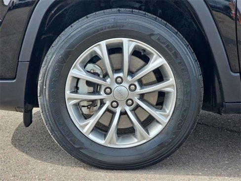 Used 2022 Jeep Cherokee Latitude Lux w/ Mopar Interior Package image 18