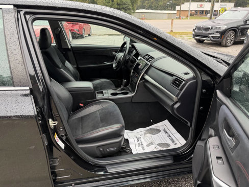 Used 2015 Toyota Camry XSE image 18