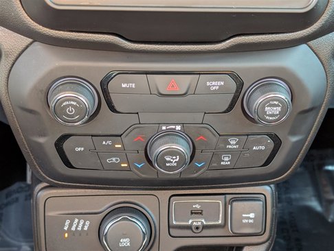 Used 2018 Jeep Renegade Latitude image 25