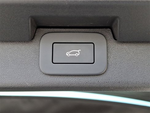 Used 2024 Land Rover Discovery Dynamic SE image 31