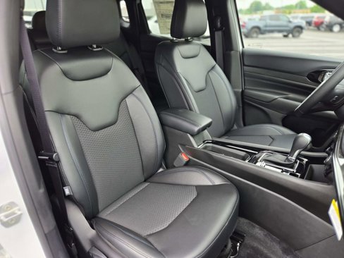New 2025 Jeep Compass Latitude w/ Altitude Special Edition image 16