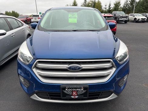 Used 2017 Ford Escape SE image 2