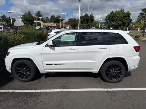 Used 2017 Jeep Grand Cherokee Altitude image 7