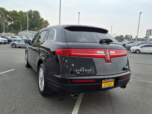 Used 2019 Lincoln MKT AWD image 2