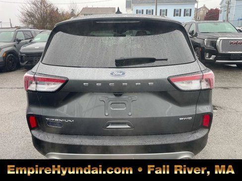 Used 2022 Ford Escape Titanium image 4