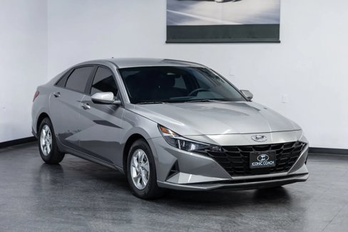 Used 2023 Hyundai Elantra SE image 2