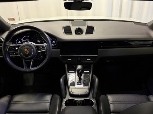 Certified 2022 Porsche Cayenne Coupe image 11