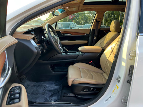 Used 2017 Cadillac XT5 Platinum w/ Driver Assist Package image 29