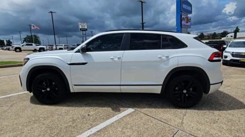 Used 2023 Volkswagen Atlas Cross Sport SEL R-Line image 5