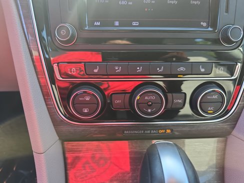 Used 2018 Volkswagen Passat 2.0T SE image 21