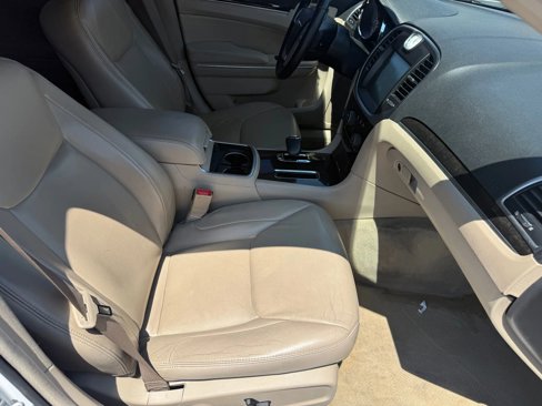Used 2013 Chrysler 300 w/ Driver Convenience Group image 19