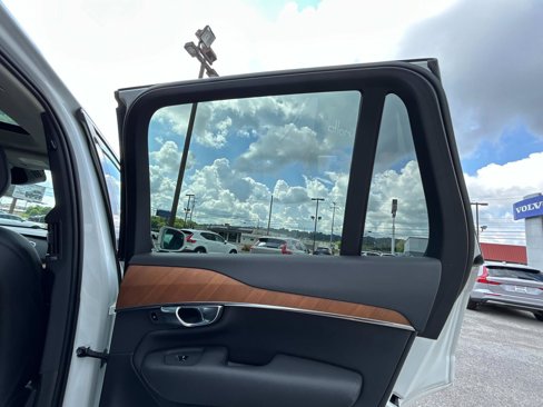 Used 2021 Volvo XC90 T6 Momentum w/ Climate Package image 19