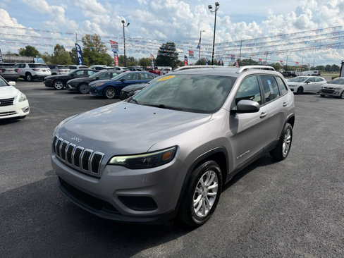 Used 2020 Jeep Cherokee Latitude w/ Cold Weather Group image 9