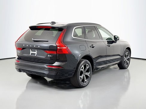 Used 2022 Volvo XC60 B5 Momentum image 7