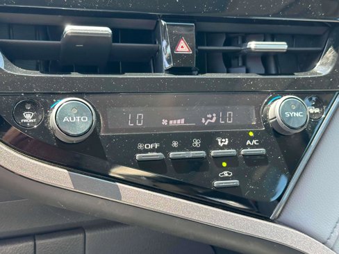 Used 2021 Toyota Camry XLE image 17