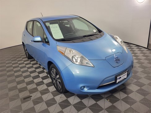Used 2015 Nissan Leaf SV image 3