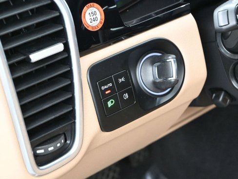 Certified 2023 Porsche Cayenne image 16