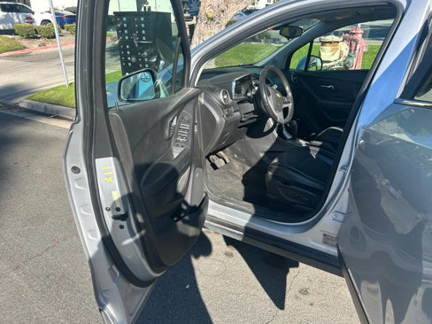 Used 2016 Chevrolet Trax LT w/ LT Sun and Sound Package image 7