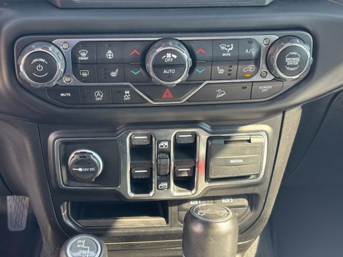 Used 2019 Jeep Wrangler Unlimited Sahara image 26