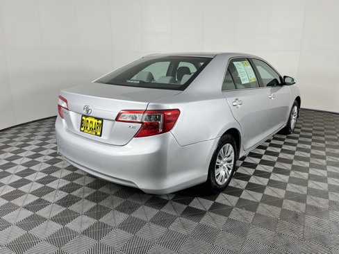 Used 2013 Toyota Camry LE image 6