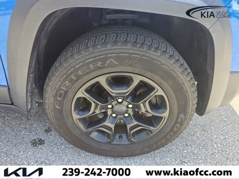 Used 2018 Jeep Cherokee Trailhawk image 13