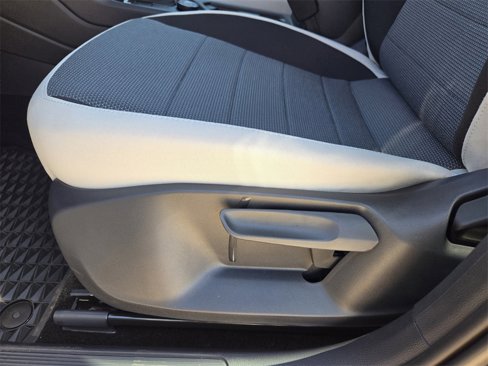 New 2025 Volkswagen Taos S image 19