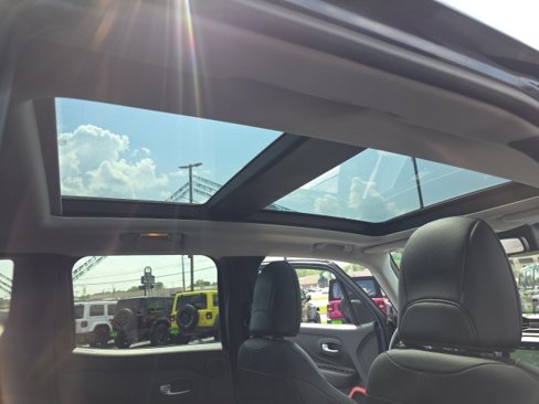 Used 2022 Jeep Renegade Trailhawk w/ Sun/Sound Group image 45
