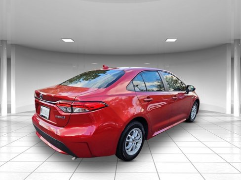 Used 2021 Toyota Corolla LE image 3