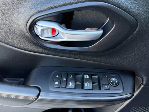 Used 2016 Jeep Cherokee 75th Anniversary image 20