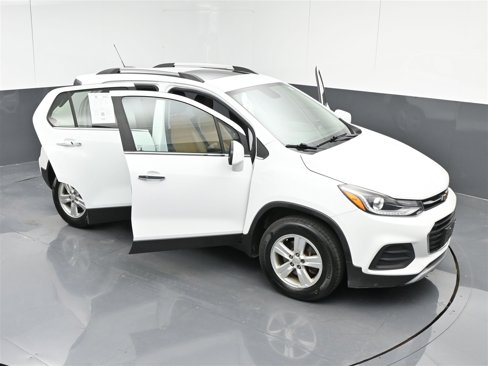 Used 2017 Chevrolet Trax LT w/ Sun & Sound Package image 36