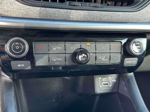 Used 2022 Jeep Compass Latitude w/ Sun and Sound Group image 26