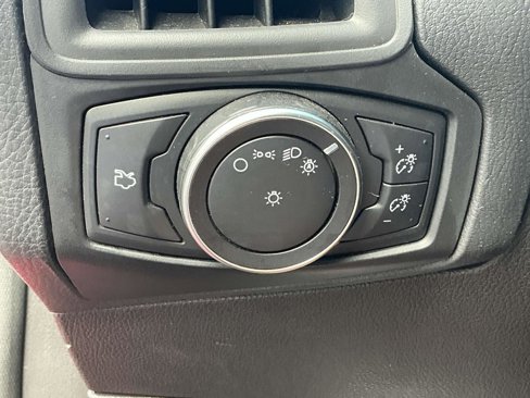 Used 2017 Ford Focus SE w/ Cold Weather Package image 13