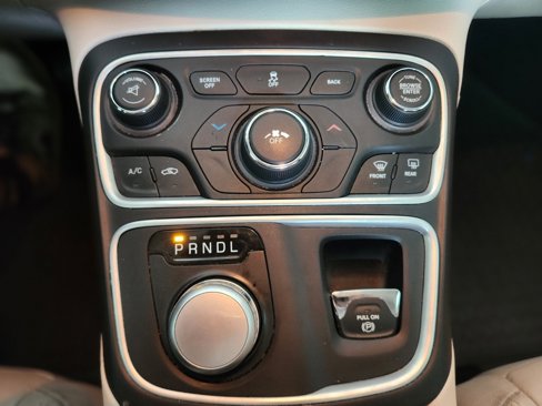 Used 2017 Chrysler 200 Limited Platinum image 30