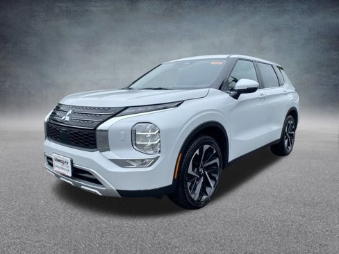 Used 2023 Mitsubishi Outlander SE image 3