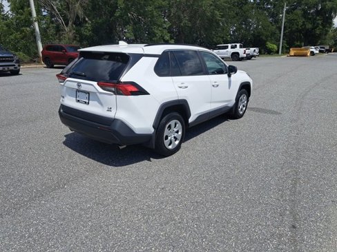 Used 2021 Toyota RAV4 LE image 6