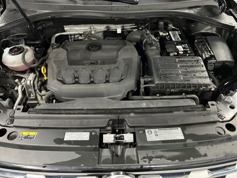 Used 2020 Volkswagen Tiguan SE w/ Panoramic Sunroof Package image 38
