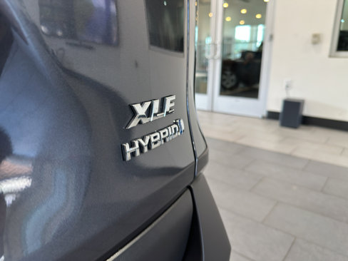 Used 2021 Toyota RAV4 XLE image 17