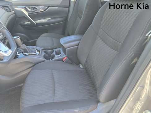 Used 2020 Nissan Rogue SV w/ Premium Package image 18