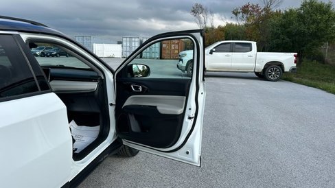 Used 2022 Jeep Compass Limited image 43