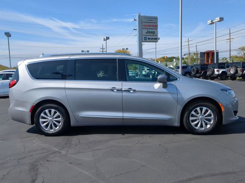 Used 2018 Chrysler Pacifica Touring-L Plus image 7