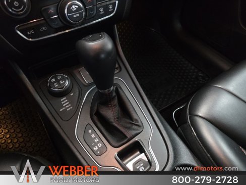 Used 2019 Jeep Cherokee Trailhawk w/ Cold Weather Group image 20