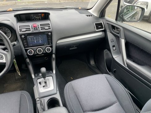 Used 2018 Subaru Forester 2.5i Premium w/ All-Weather Package image 9