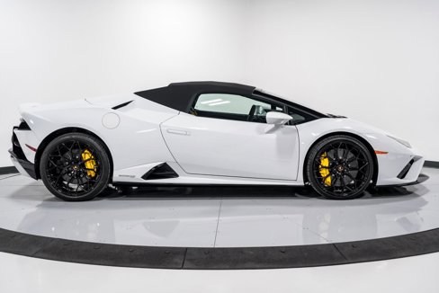 Used 2023 Lamborghini Huracan EVO image 39