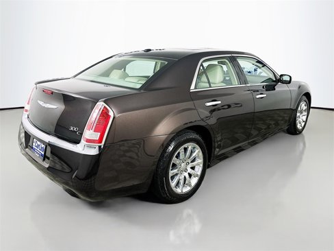 Used 2013 Chrysler 300 C image 7