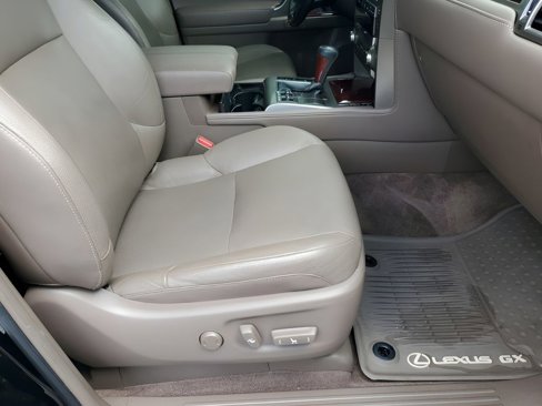 Used 2017 Lexus GX 460 Premium image 16