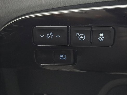 Used 2017 Toyota Prius Four image 27