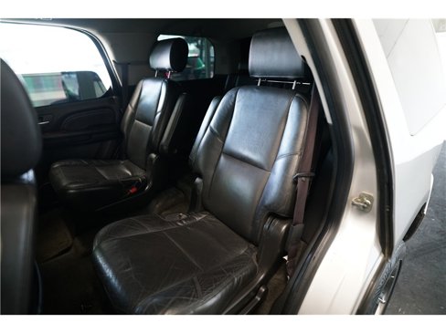 Used 2010 Cadillac Escalade AWD image 12